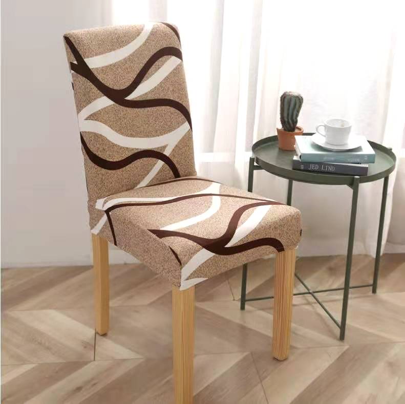 Las fundas elásticas e impermeables de silla