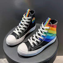 Cargar imagen en el visor de la galería, Los zapatos de arco iris
